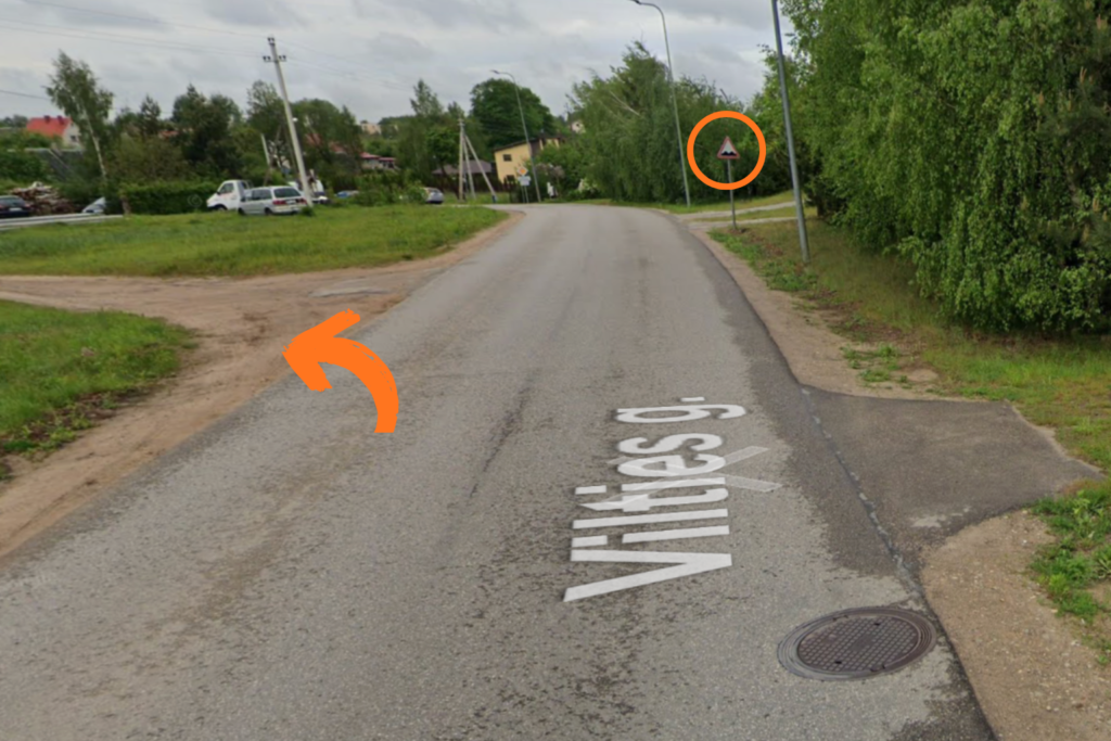 Posūkis į kairę prie gulincio policininko ženklo Vilties gatvėje į Tvarkingas Auto autoservisą Kuprioniškėse